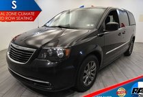 2016 Chrysler Town and Country S