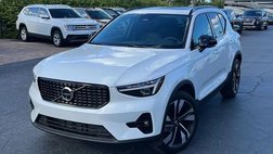 2025 Volvo XC40 B5 Plus Dark Theme
