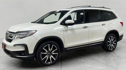 2019 Honda Pilot Touring w/Rear Captain's Chairs