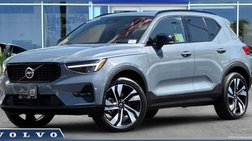 2023 Volvo XC40 B5 Plus Dark Theme
