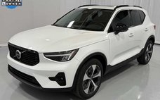 2023 Volvo XC40 B5 Plus Dark Theme