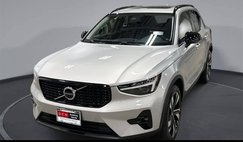 2023 Volvo XC40 B5 Ultimate Dark Theme