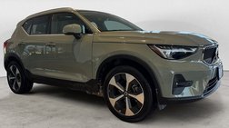 2025 Volvo XC40 B5 Plus Bright Theme