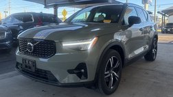 2023 Volvo XC40 B5 Plus Dark Theme