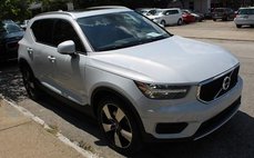2020 Volvo XC40 T5 Momentum