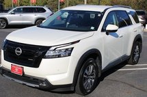 2022 Nissan Pathfinder SL