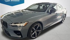 2024 Volvo S60 B5 Core Dark Theme