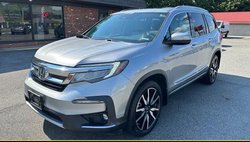 2020 Honda Pilot Touring w/Rear Captain's Chairs