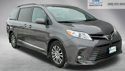 2018 Toyota Sienna XLE 7-Passenger Auto Access Seat
