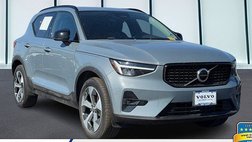 2023 Volvo XC40 B5 Plus Dark Theme