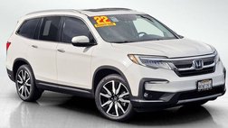 2022 Honda Pilot Touring w/Rear Captain's Chairs