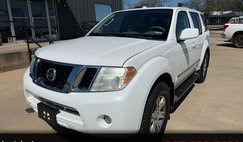 2011 Nissan Pathfinder LE