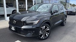 2025 Volvo XC40 B5 Plus Dark Theme