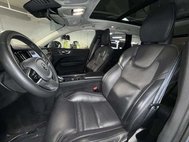 2023 Volvo XC60 Recharge T8 Ultimate Bright Theme