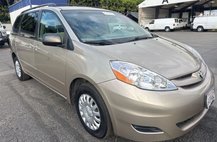 2010 Toyota Sienna LE 8-Passenger