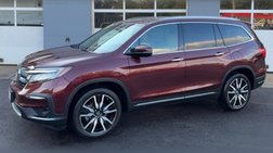 2020 Honda Pilot Touring w/Rear Captain's Chairs