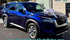 2023 Nissan Pathfinder SL
