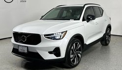 2023 Volvo XC40 B5 Ultimate Dark Theme