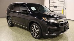 2019 Honda Pilot Touring w/Rear Captain's Chairs