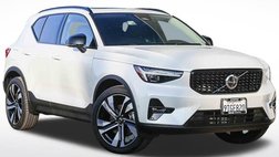 2025 Volvo XC40 B5 Ultra Dark Theme