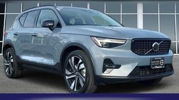 2023 Volvo XC40 B5 Ultimate Dark Theme