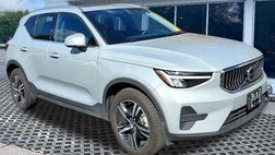 2025 Volvo XC40 B5 Core Bright Theme