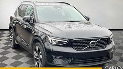 2024 Volvo XC40 B5 Plus Dark Theme