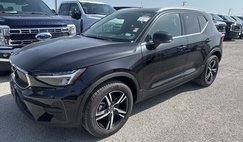 2025 Volvo XC40 B5 Core Bright Theme