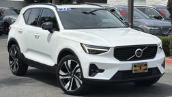 2023 Volvo XC40 B5 Ultimate Dark Theme