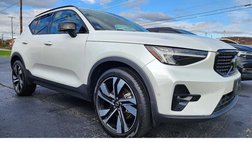 2023 Volvo XC40 B5 Plus Dark Theme