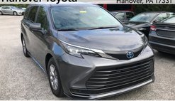 2025 Toyota Sienna LE 8-Passenger