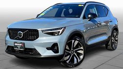 2023 Volvo XC40 B5 Ultimate Dark Theme