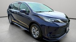 2022 Toyota Sienna LE 8-Passenger