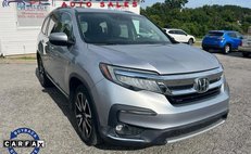 2021 Honda Pilot Touring w/Rear Captain's Chairs