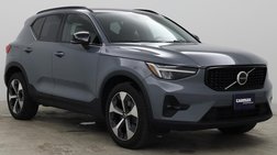 2023 Volvo XC40 B5 Plus Dark Theme