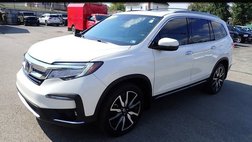 2019 Honda Pilot Touring w/Rear Captain's Chairs