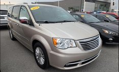 2015 Chrysler Town and Country Limited Platinum