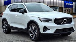 2023 Volvo XC40 B5 Plus Dark Theme