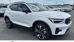 2025 Volvo XC40 B5 Plus Dark Theme