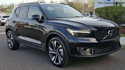 2025 Volvo XC40 B5 Plus Dark Theme