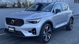 2025 Volvo XC40 B5 Ultra Dark Theme