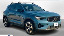 2023 Volvo XC40 B5 Plus Dark Theme