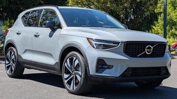 2025 Volvo XC40 B5 Plus Dark Theme