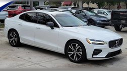 2023 Volvo S60 B5 Plus Dark Theme