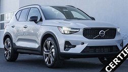 2025 Volvo XC40 B5 Ultra Dark Theme