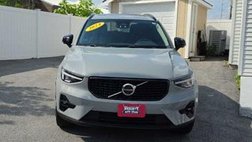 2024 Volvo XC40 B5 Plus Dark Theme