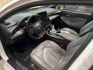 2020 Toyota Avalon Hybrid XLE