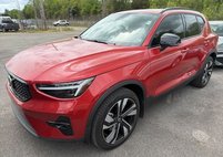 2025 Volvo XC40 B5 Ultra Dark Theme