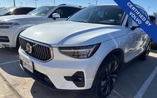 2023 Volvo XC40 B5 Ultimate Bright Theme