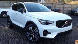 2024 Volvo XC40 B5 Plus Dark Theme